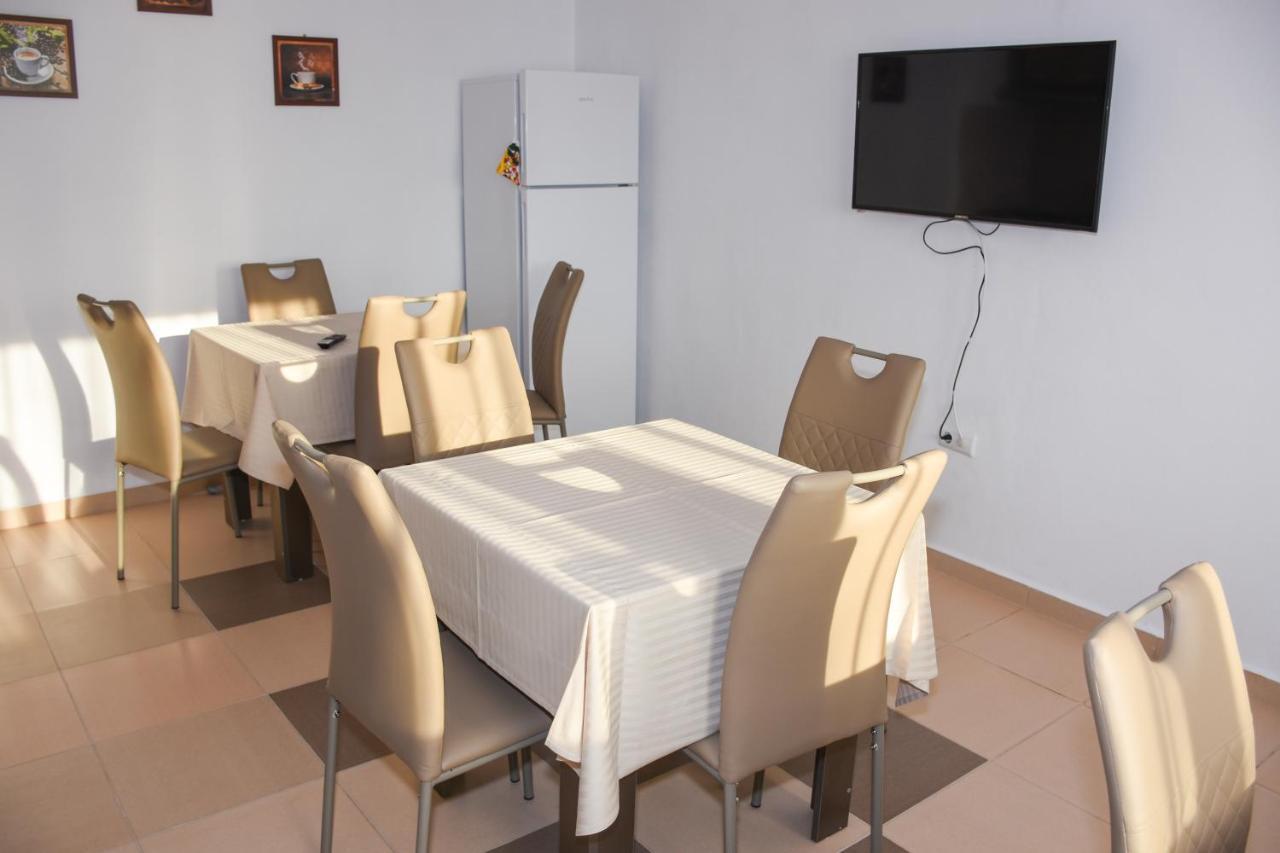 Curtea de Argeş Tomis House酒店 外观 照片